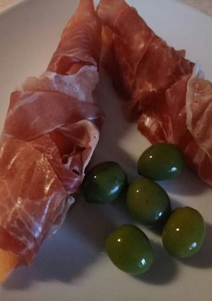A picture of Melon and prosciutto.
