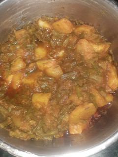 आलू मोगरी की सब्जी (aloo mogre ki sabzi recipe in Hindi) रेसिपी मुख्य फोटो