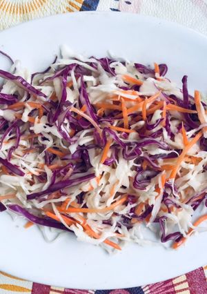 Una foto de Coleslaw