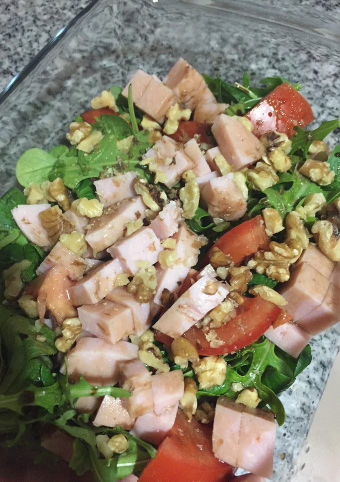 Una foto de Ensalada fácil y completa para cenar