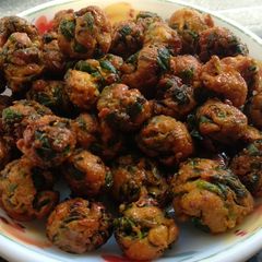 A picture of Green methi muthiya.