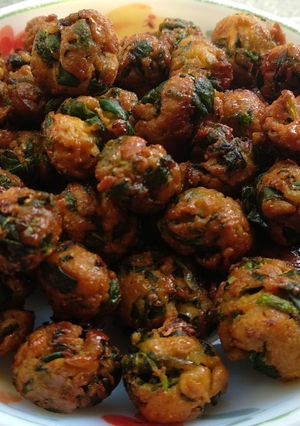 A picture of Green methi muthiya.