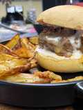 Frank’s Hot Cheeseburgers