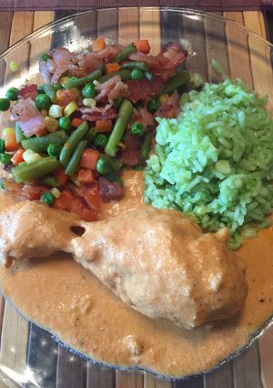 Una foto de Pollo encacahuatado