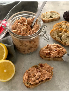 Une photo de Rillettes de saumon, citron et tomates séchées