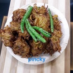 A picture of Pyaaz ke pakode.