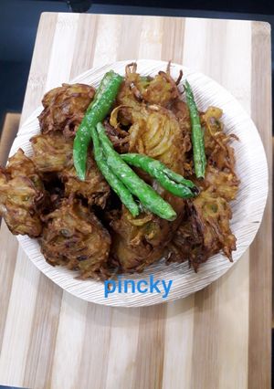 A picture of Pyaaz ke pakode.