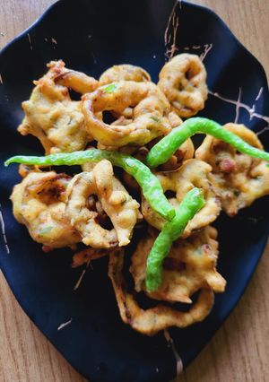 A picture of Chilli ring bhajiya.