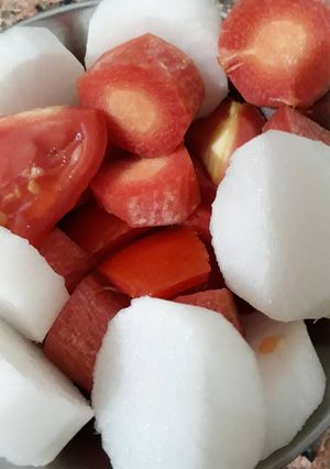 A picture of Mooli,Gajar,Tamater Salad.