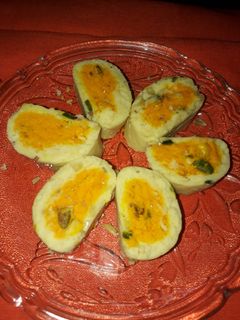টু-ইন-ওয়ান সন্দেশ (two in one sondesh recipe in Bengali) রেসিপির প্রধান ছবি