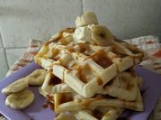 Una foto de waffles dulces sarten