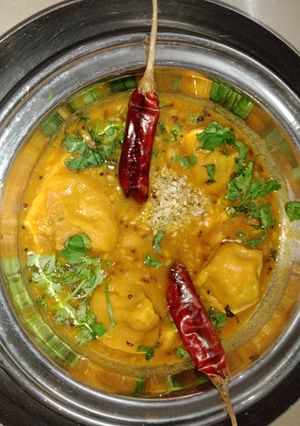 પોટલી દાળ ઢોકળી (Potli Dal Dhokli Recipe In Gujarati) રેસીપી મુખ્ય ફોટો