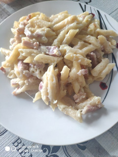 Una foto de Macarrones a la carbonara en mambo