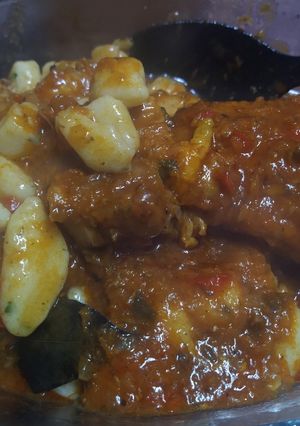 Una foto de Ñoquis con salsa de pollo