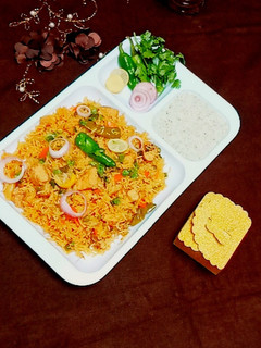 A picture of Chicken Veg Pulao.