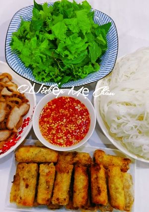 Hình của món Bún bì chả giò.