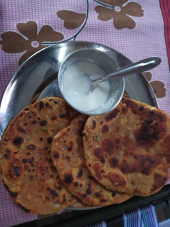 A picture of Dal wali missi roti.