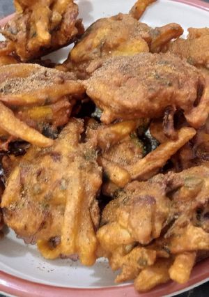 A picture of Besan k Pakoray.