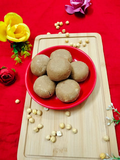 सत्तू के लड्डू रेसिपी मुख्य फोटो