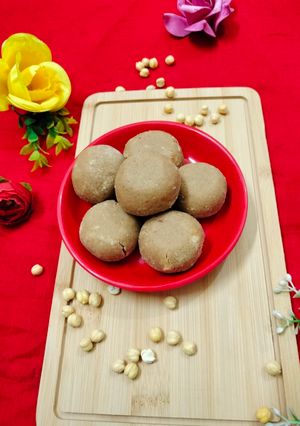 A picture of Sattu Ladoo.