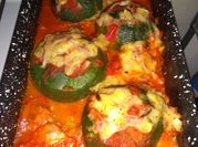 Una foto de zapallitos rellenos con tomate