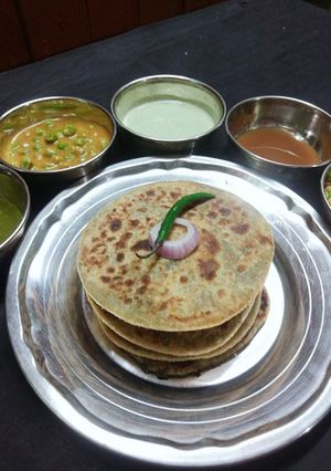 A picture of Bathua Paratha.