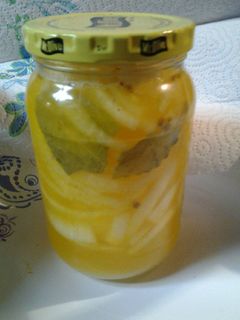 A picture of Pickled onions.