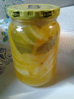 A picture of Pickled onions.