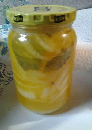 A picture of Pickled onions.