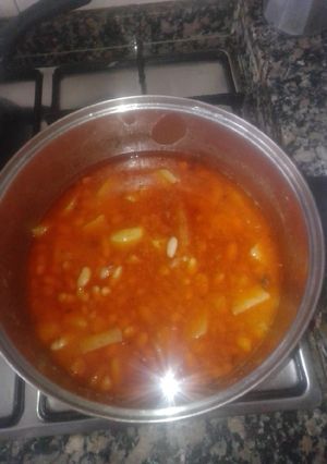 Una foto de Fabada, con patata y chorizo y morcilla