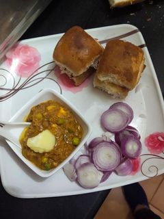 पाव भाजी (Pav Bhaji recipe in Hindi) रेसिपी मुख्य फोटो
