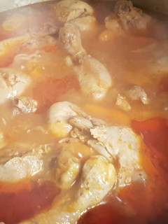 Una foto de Muslitos de pollo en salsa