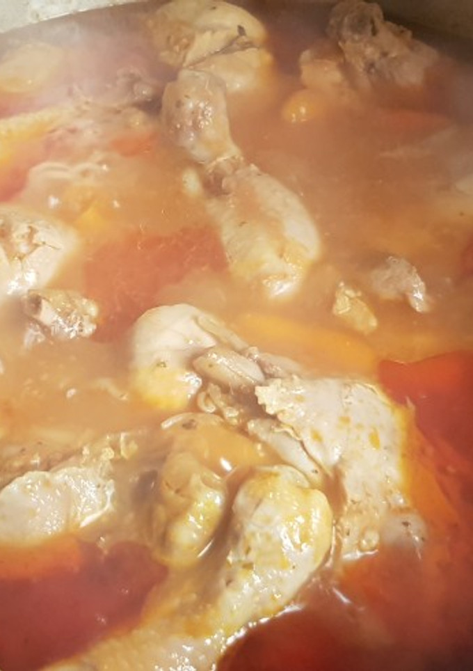Una foto de Muslitos de pollo en salsa