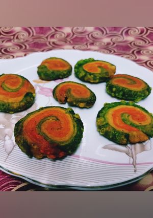 तिरंगा मठरी (tiranga mathri recipe in Hindi) रेसिपी मुख्य फोटो