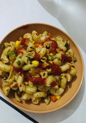 દેશી સ્ટાઇલ મેક્રોની (Desi Style Macaroni Recipe In Gujarati) રેસીપી મુખ્ય ફોટો