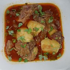 A picture of Aloo gosht.