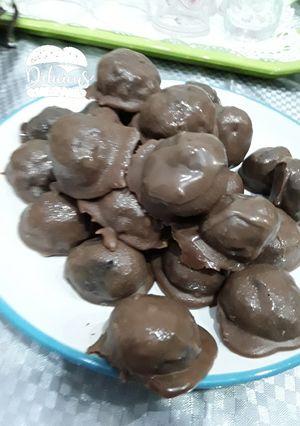 A picture of Oreo truffles.