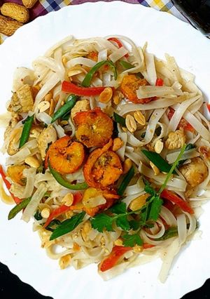 A picture of Pad thai noodles.