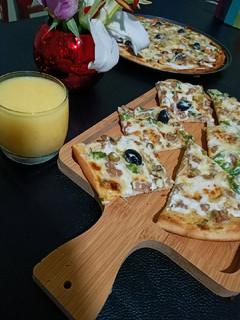 صورة لوصفة بيتزا بصلصة بيضاء🍕pizza boiseé