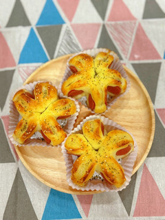 花型熱狗麵包 的食譜成品照片