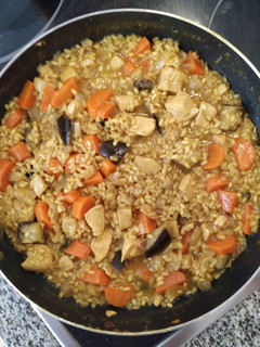 Una foto de Arroz con pollo al curry