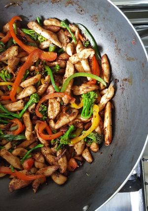 A picture of Chicken and Veggie Stir Fry.