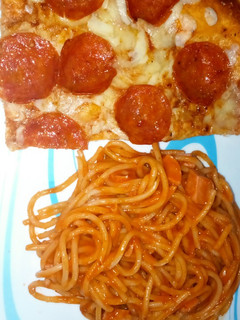 Una foto de Spaghetti rojo