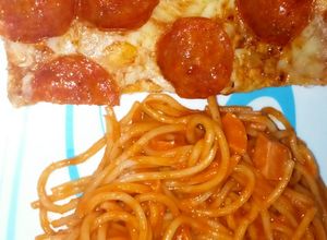Una foto de Spaghetti rojo