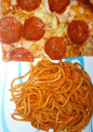Una foto de Spaghetti rojo