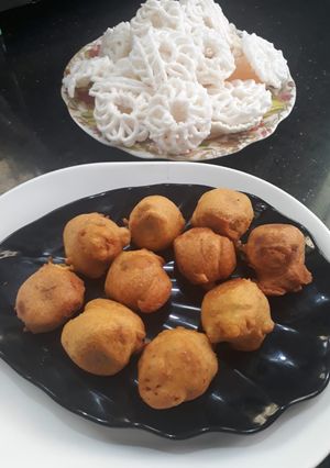 A picture of Aloo bada.