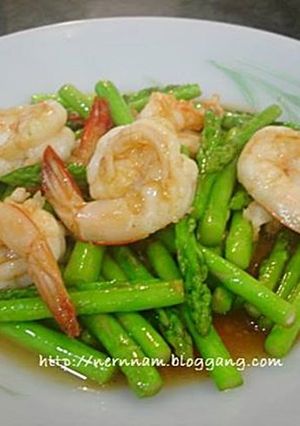 รูปของ หน่อไม้ฝรั่งผัดกุ้ง
