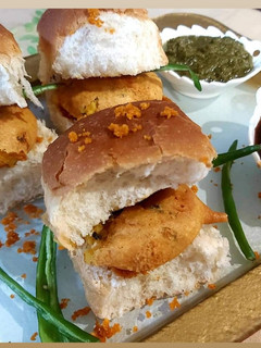 चटपटा वड़ा पाव (chatpata vada pav recipe in Hindi) रेसिपी मुख्य फोटो