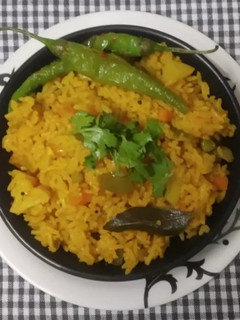 અવધી વેજ તેહરી (Avadhi Veg Tehari Recipe In Gujarati) રેસીપી મુખ્ય ફોટો
