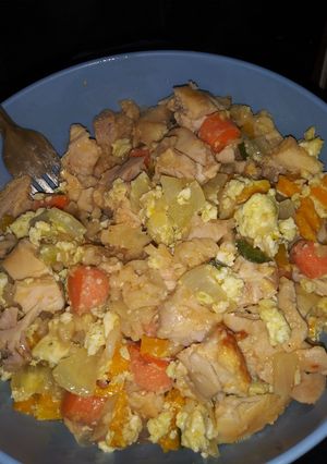 A picture of Yum yum chicken & spicy fried rice.